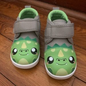Ikiki Fierce Dragon Squeaky Toddler Shoes Size 6